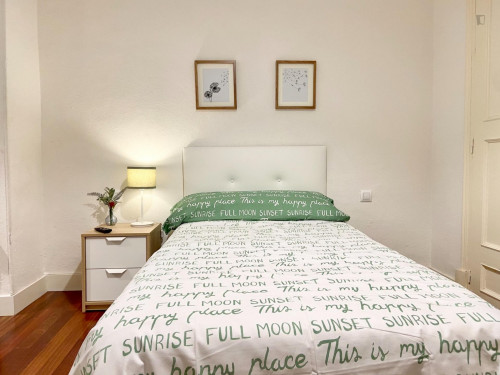 Single bedroom, with balcony, in 6-bedroom apartment - Gallery - 23
