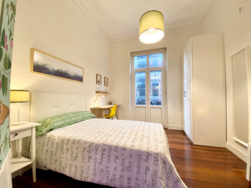 Single bedroom, with balcony, in 6-bedroom apartment