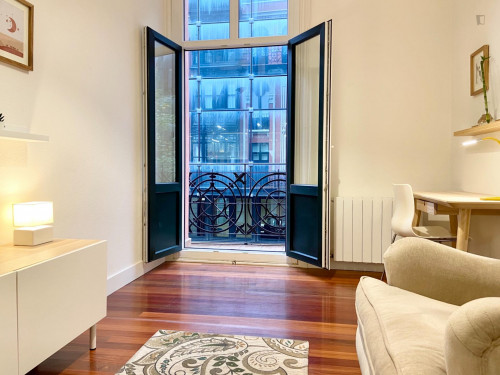 Single bedroom, with balcony, in 6-bedroom apartment - Gallery - 28