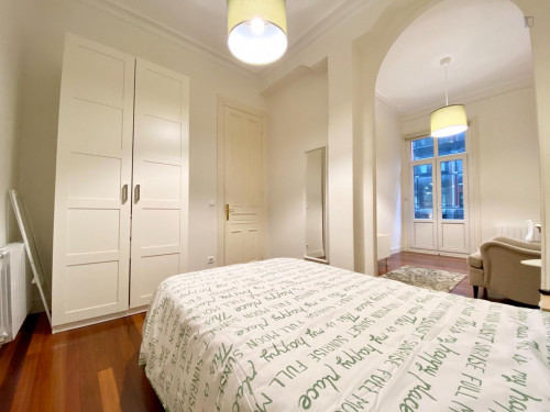 Single bedroom, with balcony, in 6-bedroom apartment - Gallery - 25