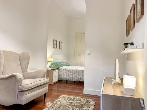 Single bedroom, with balcony, in 6-bedroom apartment - Gallery - 27