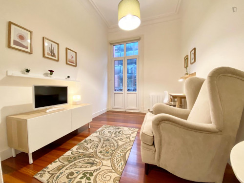 Single bedroom, with balcony, in 6-bedroom apartment - Gallery - 26