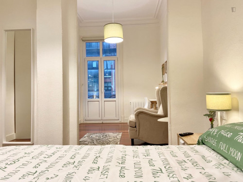 Single bedroom, with balcony, in 6-bedroom apartment - Gallery - 24