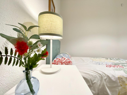 Single bedroom, with balcony, in 5-bedroom apartment