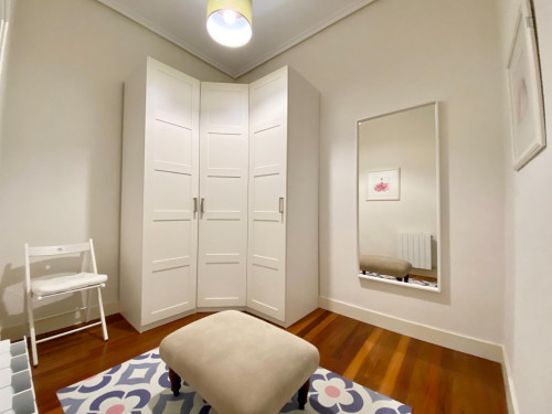 Single bedroom, with balcony, in 5-bedroom apartment - Gallery - 9