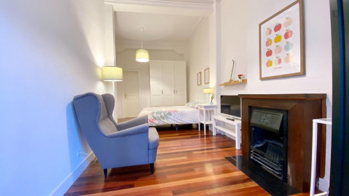 Single bedroom, with balcony, in 5-bedroom apartment - Gallery - 59