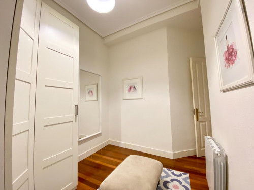 Single bedroom, with balcony, in 5-bedroom apartment - Gallery - 13