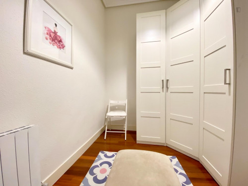 Single bedroom, with balcony, in 5-bedroom apartment - Gallery - 10