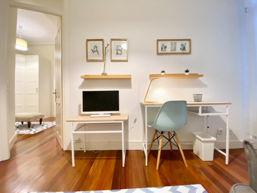 Single bedroom, with balcony, in 5-bedroom apartment - Gallery - 7
