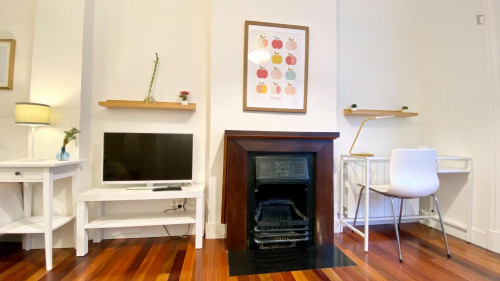Double bedroom, with private bathroom and balcony, in 5-bedroom apartment - Gallery - 127