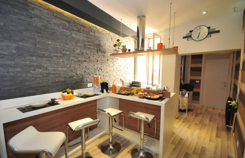 Really cool single ensuite bedroom near the Cornelia metro