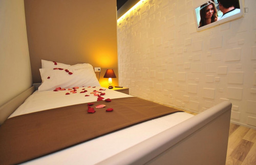 Really cool single ensuite bedroom near the Cornelia metro