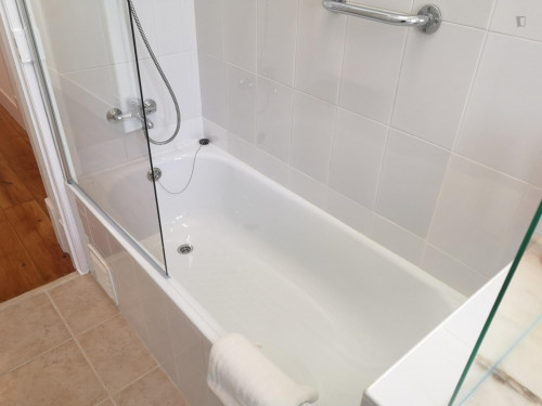 Pleasant 3-bedroom apartment near Anjos metro station - Gallery - 35