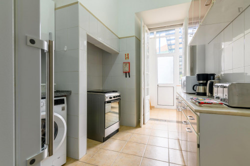Pleasant 3-bedroom apartment near Anjos metro station