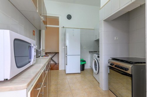 Pleasant 3-bedroom apartment near Anjos metro station