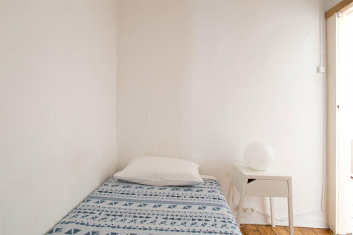 Cosy single bedroom near Miradouro de Santa Catarina