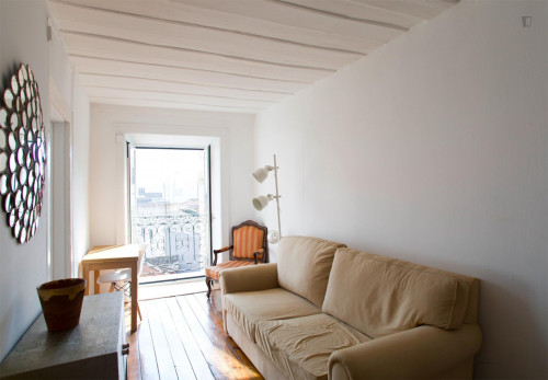 Cosy single bedroom near Miradouro de Santa Catarina