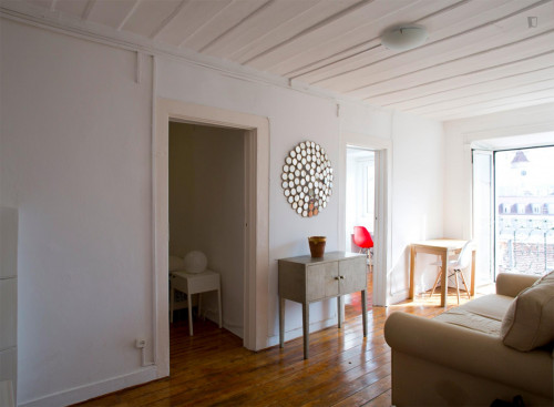 Cosy single bedroom near Miradouro de Santa Catarina