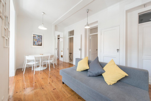 2-Bedroom apartment near Martim Moniz metro station