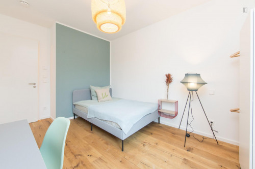 Double bedroom in 4-bedroom apartment