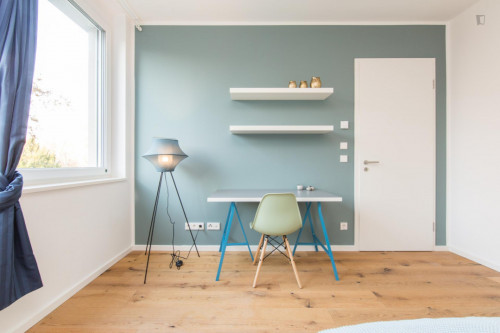 Double bedroom in 4-bedroom apartment