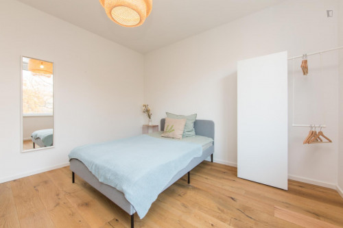 Double bedroom in 4-bedroom apartment