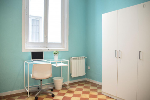 Appealing double bedroom in La Latina, central Madrid