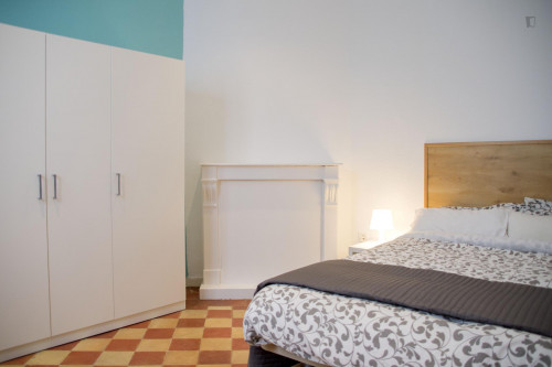 Appealing double bedroom in La Latina, central Madrid