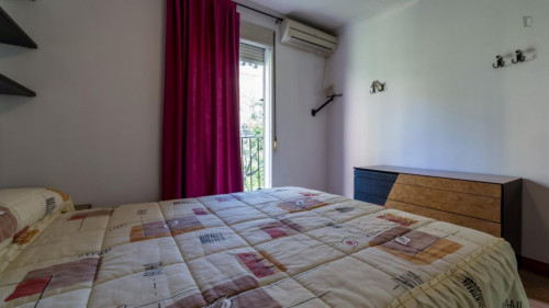 Shiny double bedroom in Tres Forques