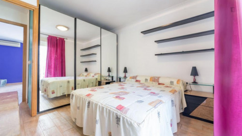 Shiny double bedroom in Tres Forques