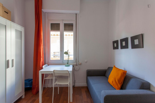 Great double bedroom close to IEM Business School