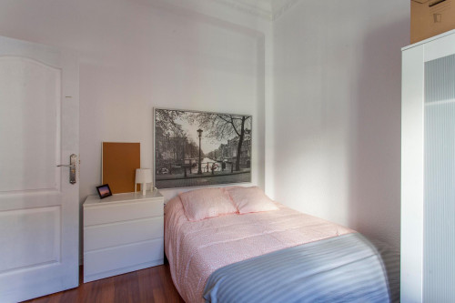 Great double bedroom close to IEM Business School