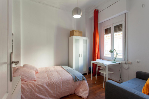 Great double bedroom close to IEM Business School