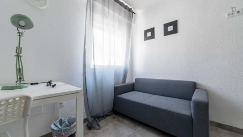 Charming double bedroom in Els Orriols