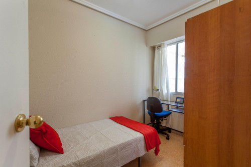 Very neat single bedroom near Facultat d'Economia
