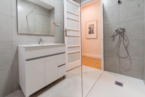 Nice double bedroom in a 5-bedroom flat, in the L’eixample neighbourhood - Gallery - 9