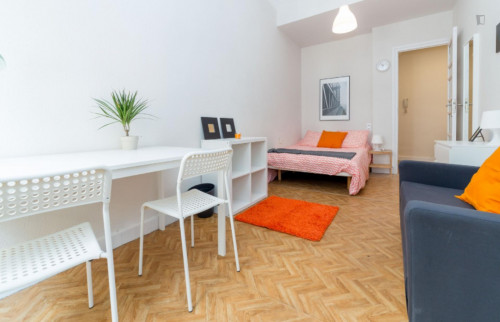 Nice double bedroom in a 5-bedroom flat, in the L’eixample neighbourhood