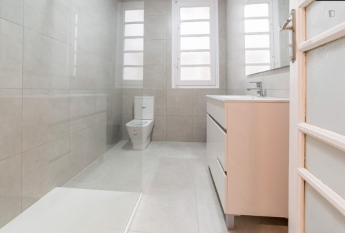 Nice double bedroom in a 5-bedroom flat, in the L’eixample neighbourhood - Gallery - 10