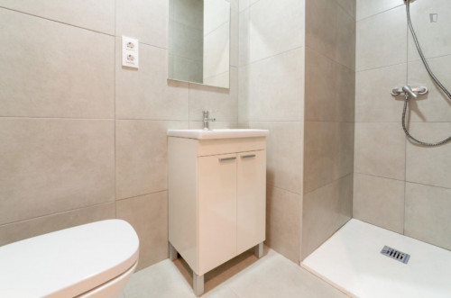Nice double bedroom in a 5-bedroom flat, in the L’eixample neighbourhood - Gallery - 11
