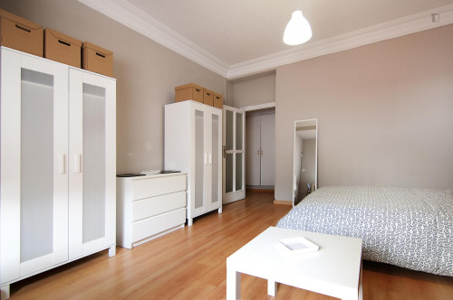 Grand double bedroom near the Àngel Guimerà metro staiton