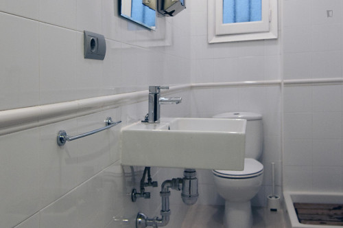 Grand double bedroom near the Àngel Guimerà metro staiton - Gallery - 9