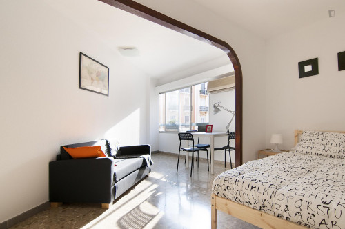 Very bright double bedroom in a flat close to the Bailén metro station - Gallery - 5