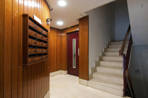 Very bright double bedroom in a flat close to the Bailén metro station - Gallery - 12