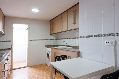 Very bright double bedroom in a flat close to the Bailén metro station - Gallery - 7