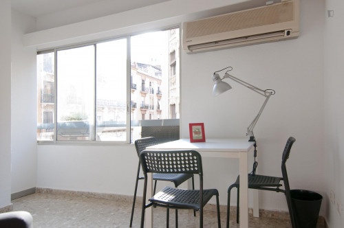Very bright double bedroom in a flat close to the Bailén metro station - Gallery - 6