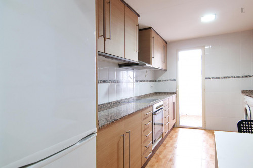 Very bright double bedroom in a flat close to the Bailén metro station - Gallery - 8