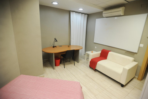 Snug double bedroom in Ciutat Vella