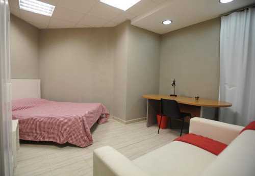 Snug double bedroom in Ciutat Vella