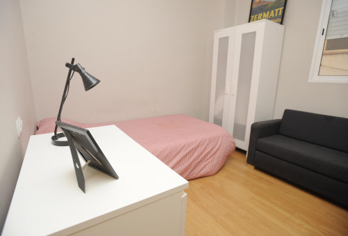 Homely single bedroom in the heart of Valencia