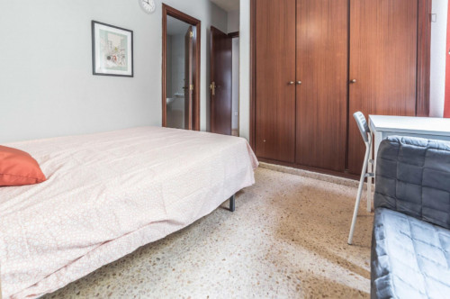 Large and elegant double ensuite bedroom in Ciutat Vella
